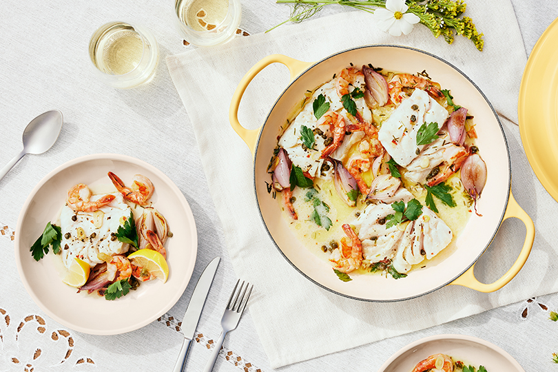 Braisé de poisson blanc et de crevettes avec câpres croustillantes